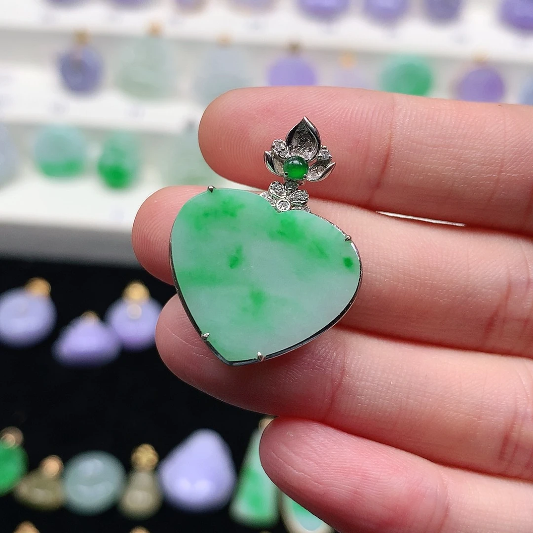 颈饰18K金镶嵌翡翠翡翠吊坠