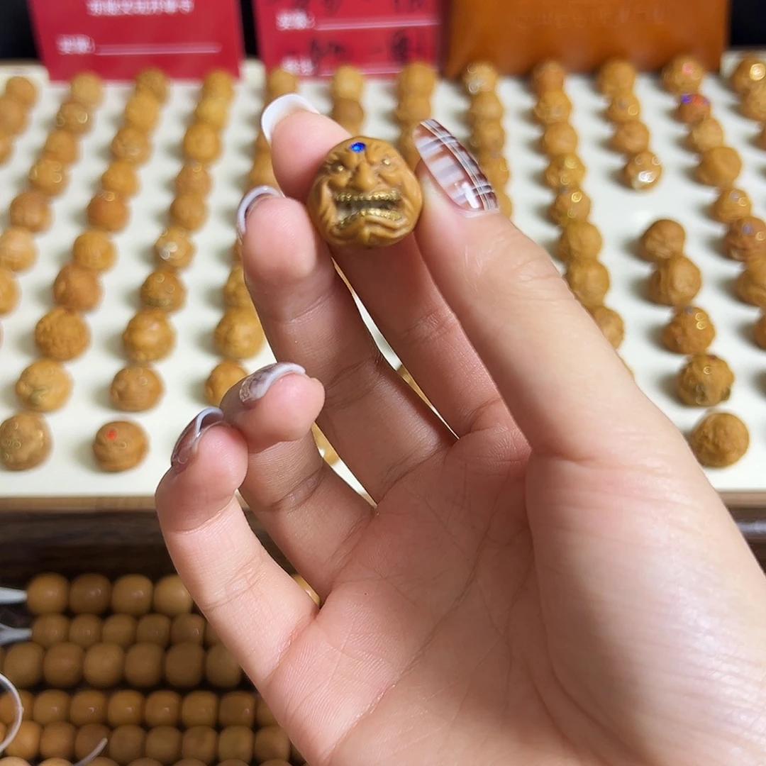 猴头核桃吊坠镶嵌单颗恶僧系列