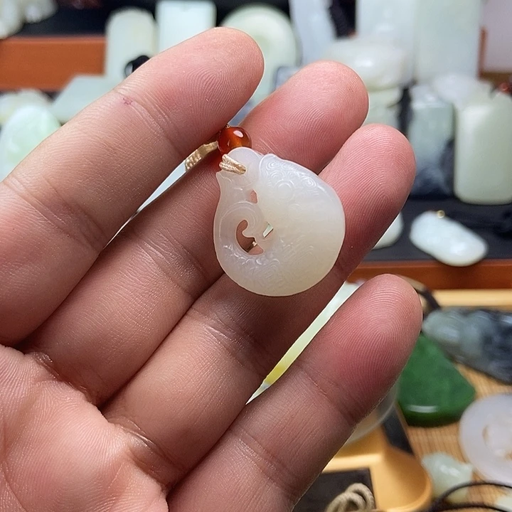 颈饰未镶嵌和田玉