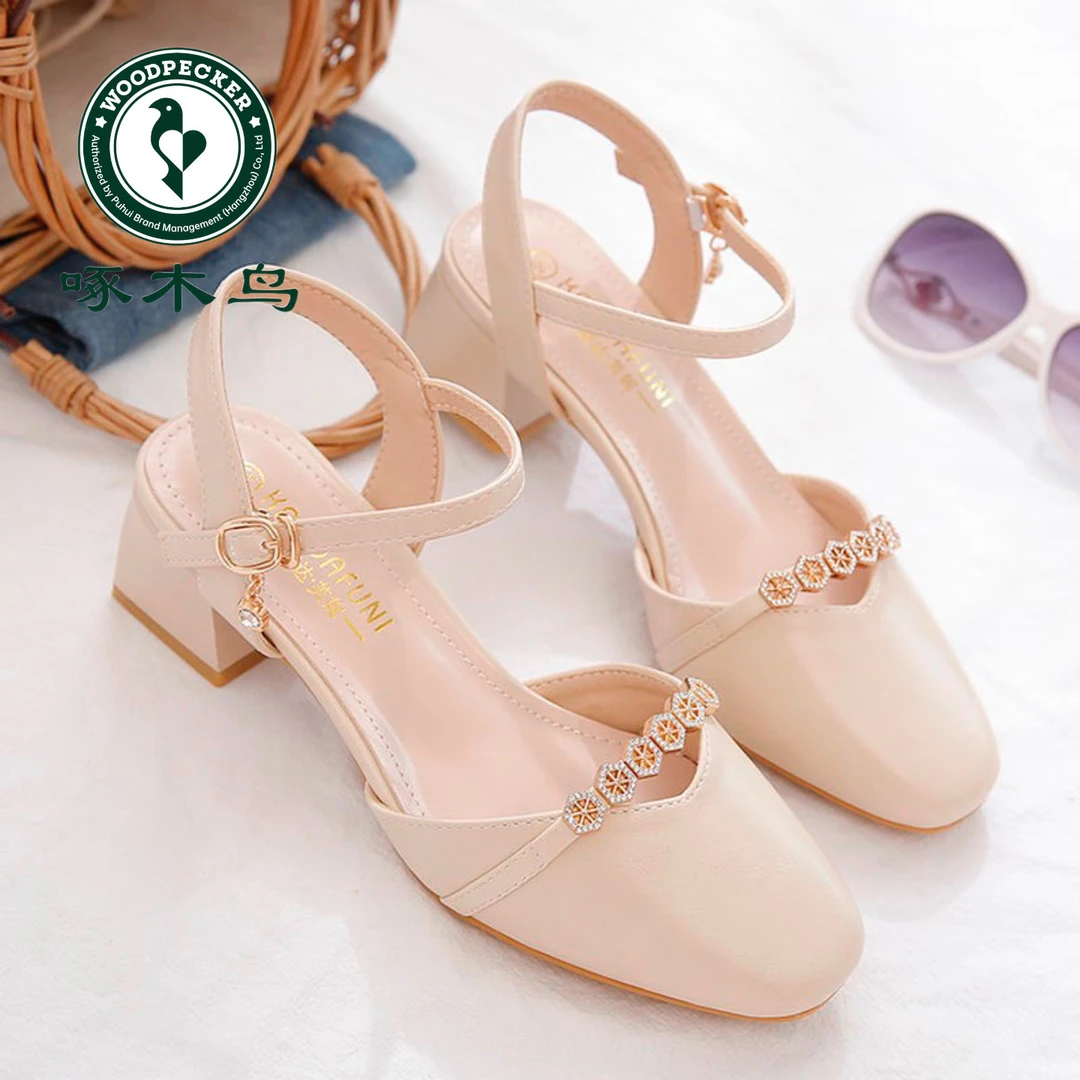啄木鸟软皮包头凉鞋女2025夏季中跟气质配裙子一字带高跟鞋女