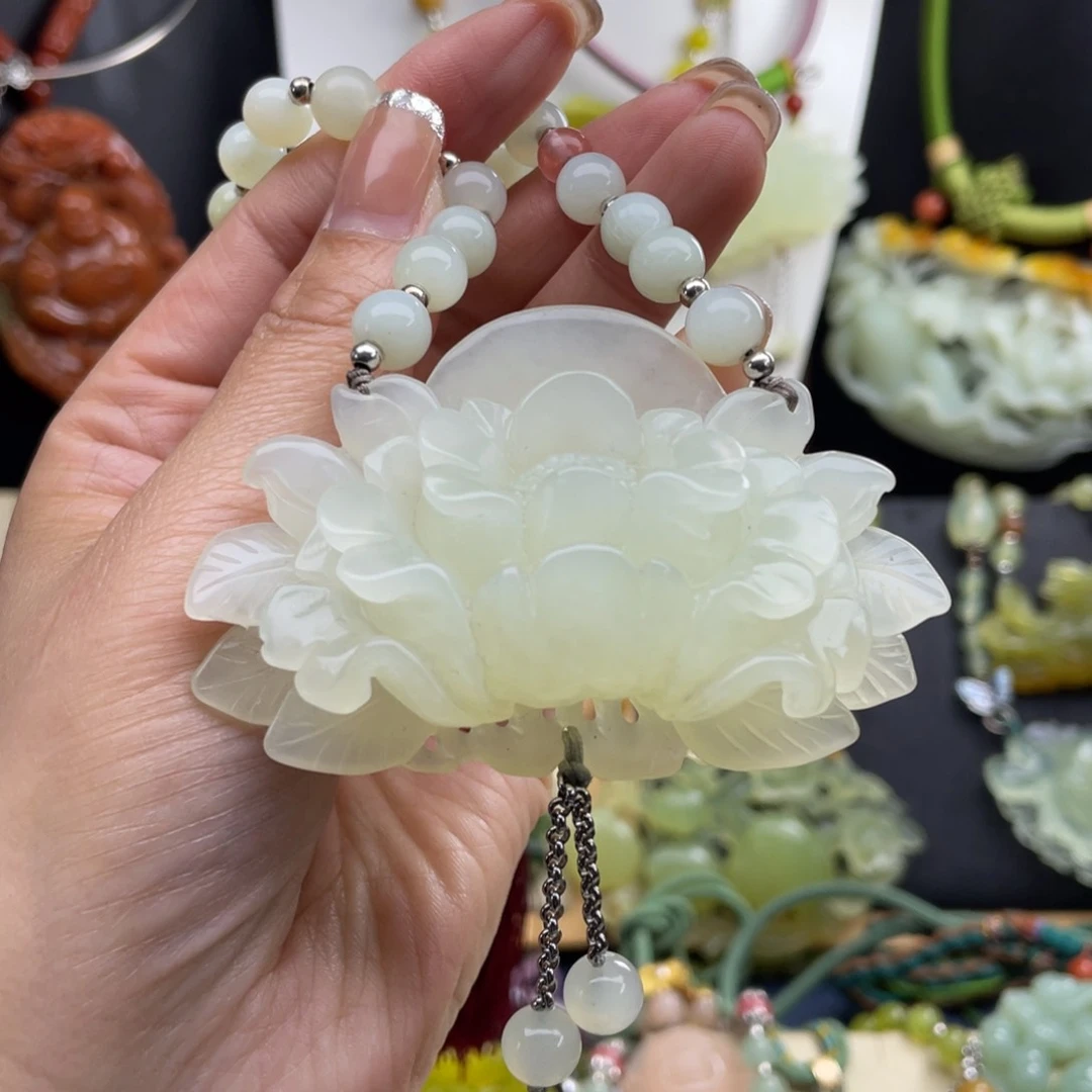 蛇纹石玉未镶嵌颈饰