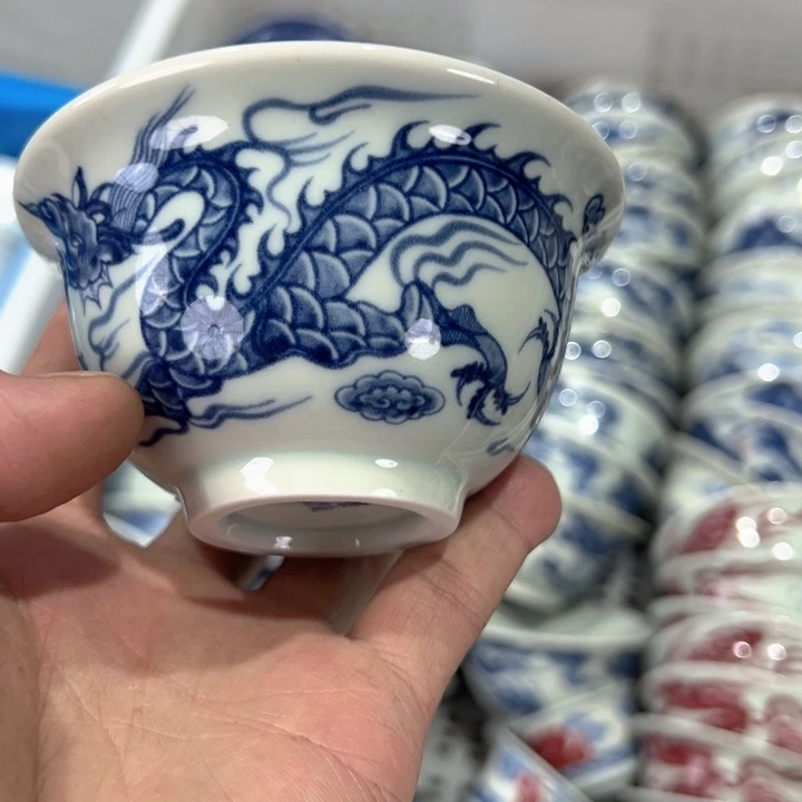 瓷片白青花铠甲龙压手杯全品