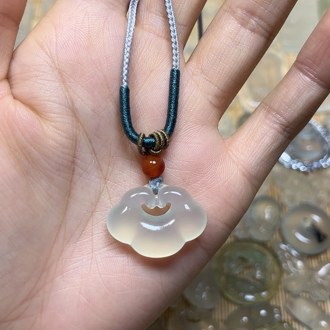 岫玉未镶嵌颈饰吊坠