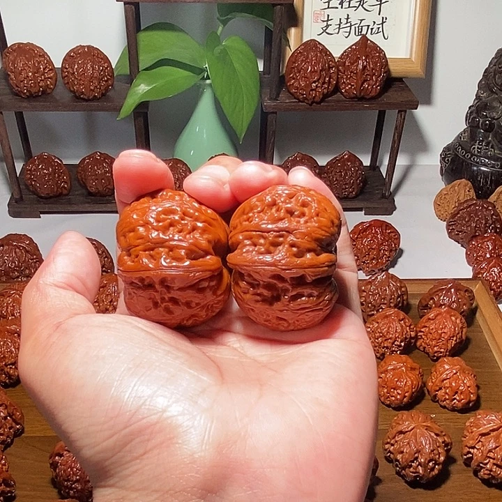 刘****文玩核桃吊坠元宝