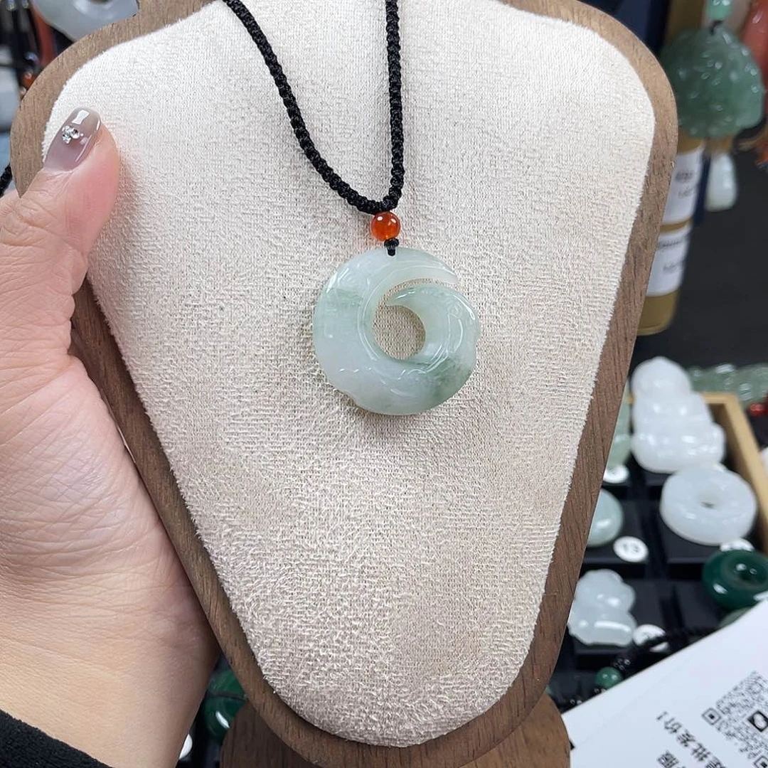 颈饰未镶嵌石英质玉心****奶