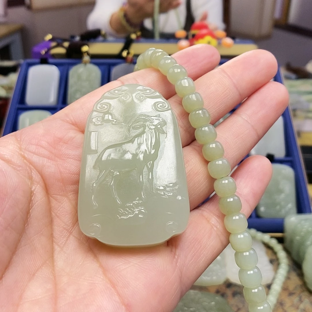 和田玉颈饰未镶嵌发*者