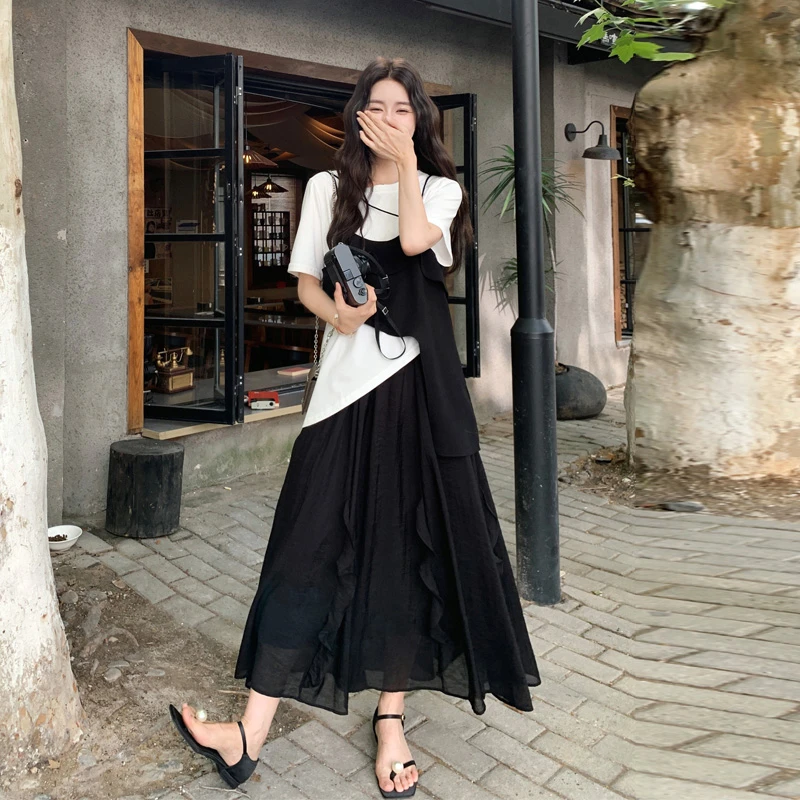 黑白撞色套装裙夏季女2025新款松弛感不规则吊带白T半身裙三件套