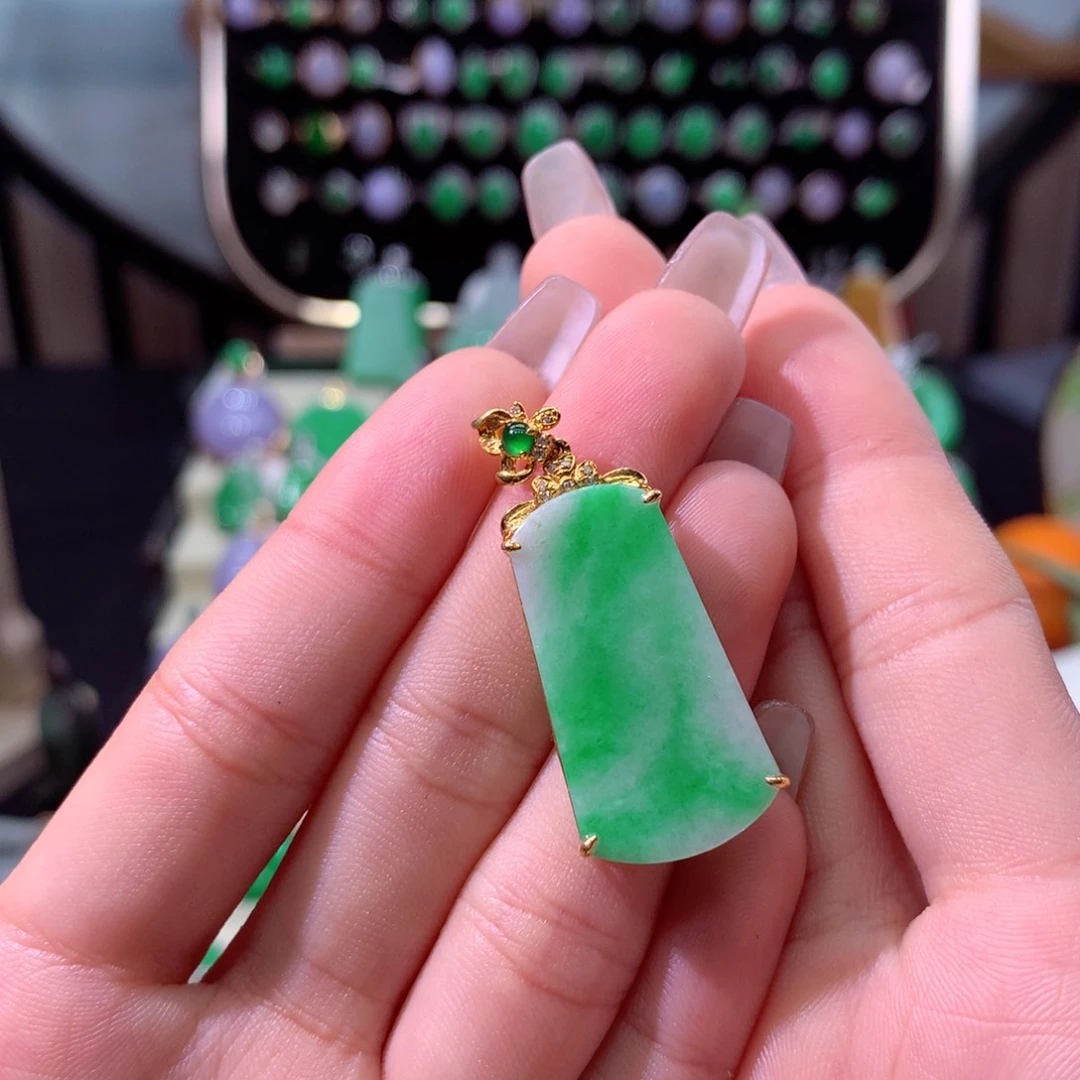 翡翠颈饰18K金镶嵌翡翠