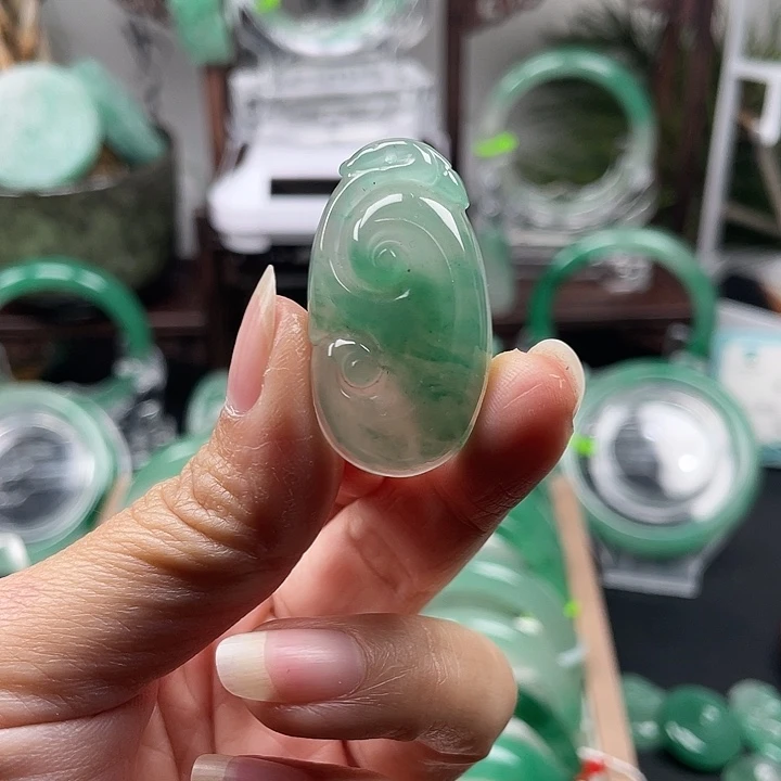 颈饰未镶嵌石英质玉
