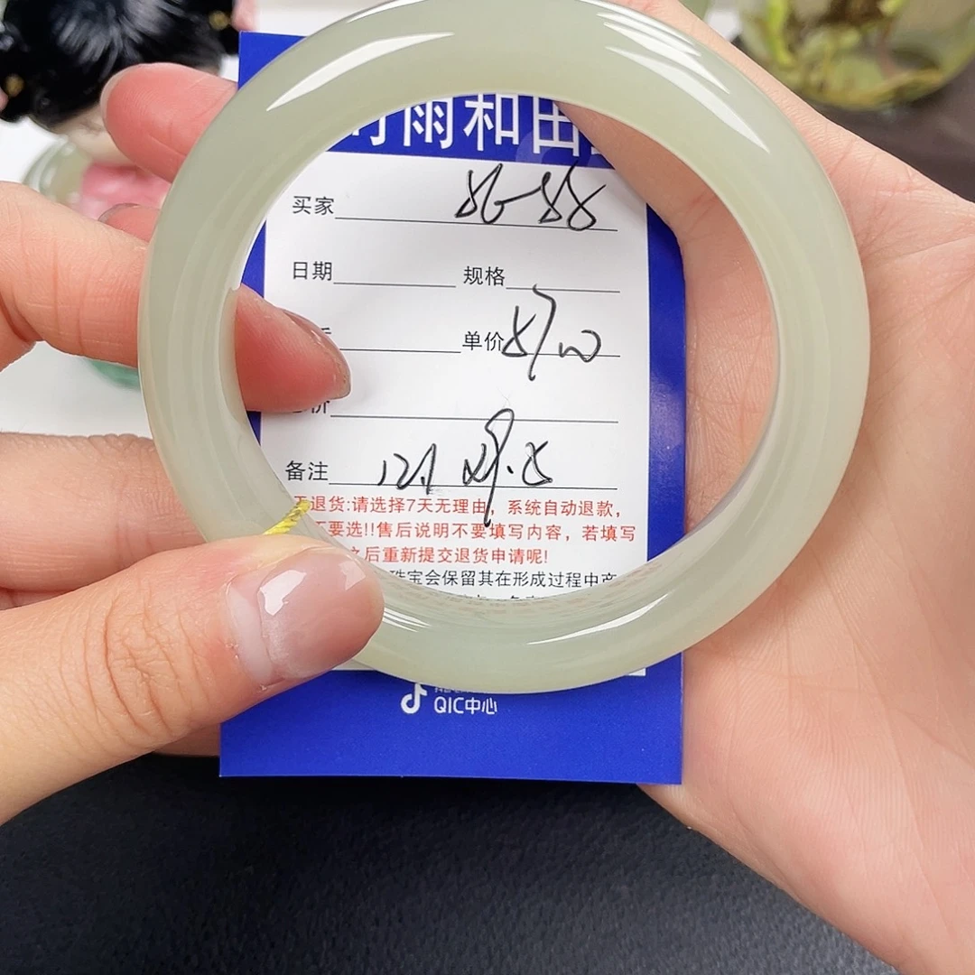 和田玉未镶嵌手镯