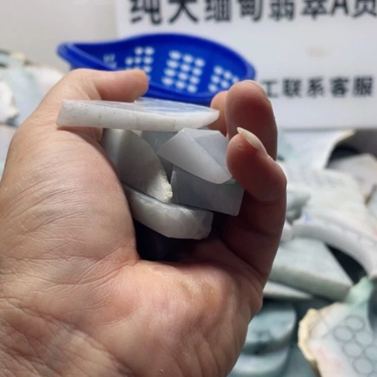 翡翠未镶嵌颈饰翡翠片料
