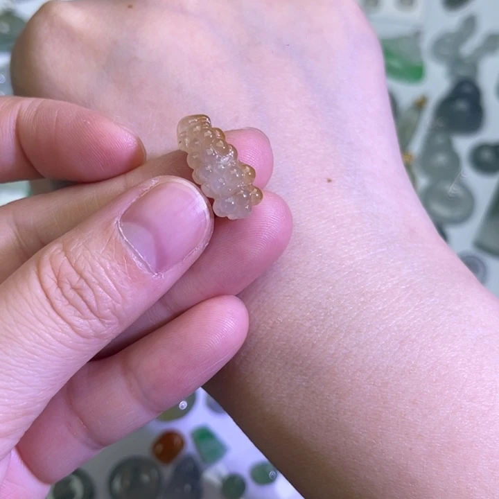 翡翠未镶嵌颈饰葡萄