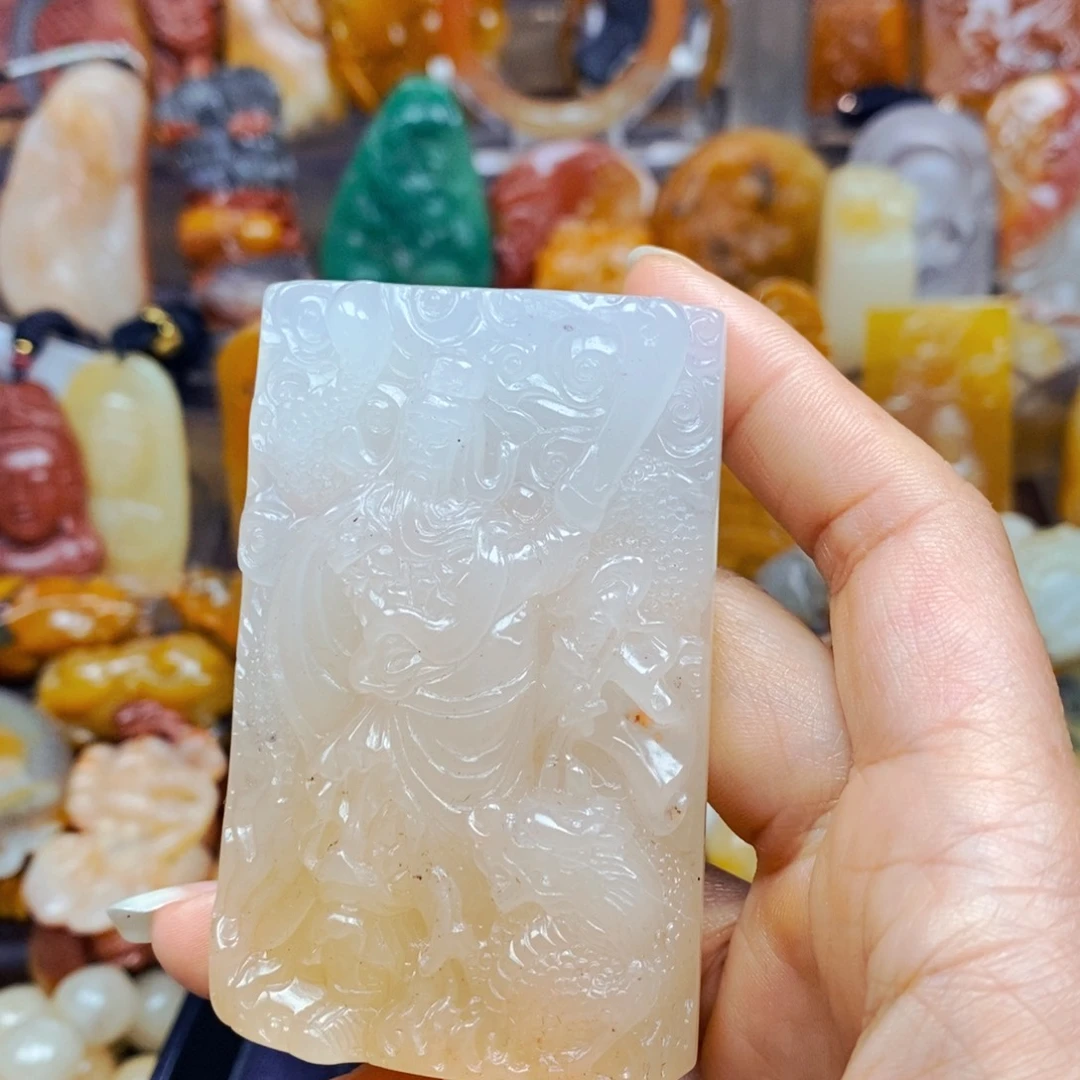 石英质玉（黄龙玉）未镶嵌颈饰