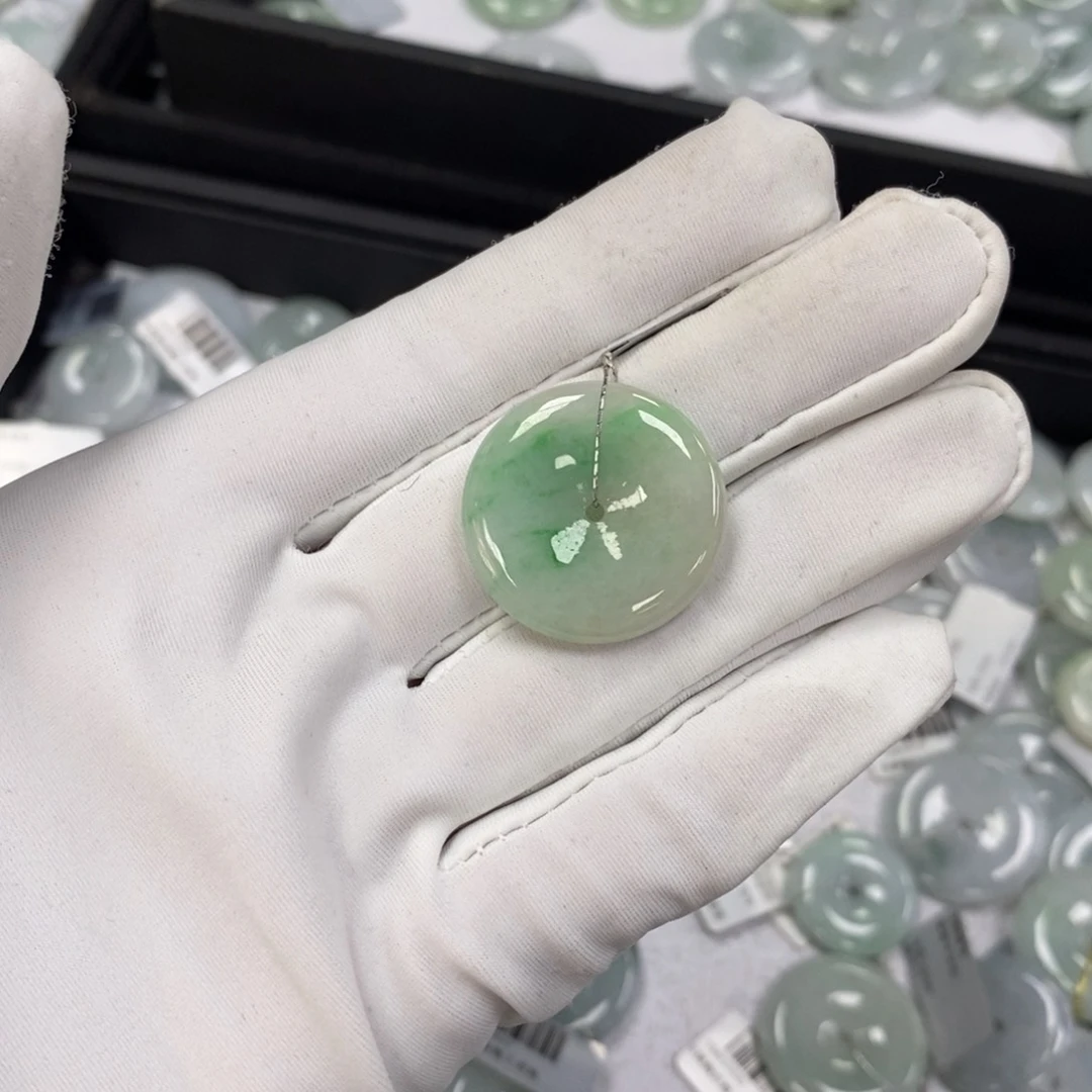 翡翠颈饰未镶嵌平安扣