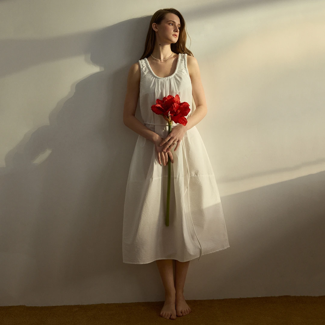 YIISENSEE逸识【留白之境】2025夏季新款高级感无袖连衣裙长裙子