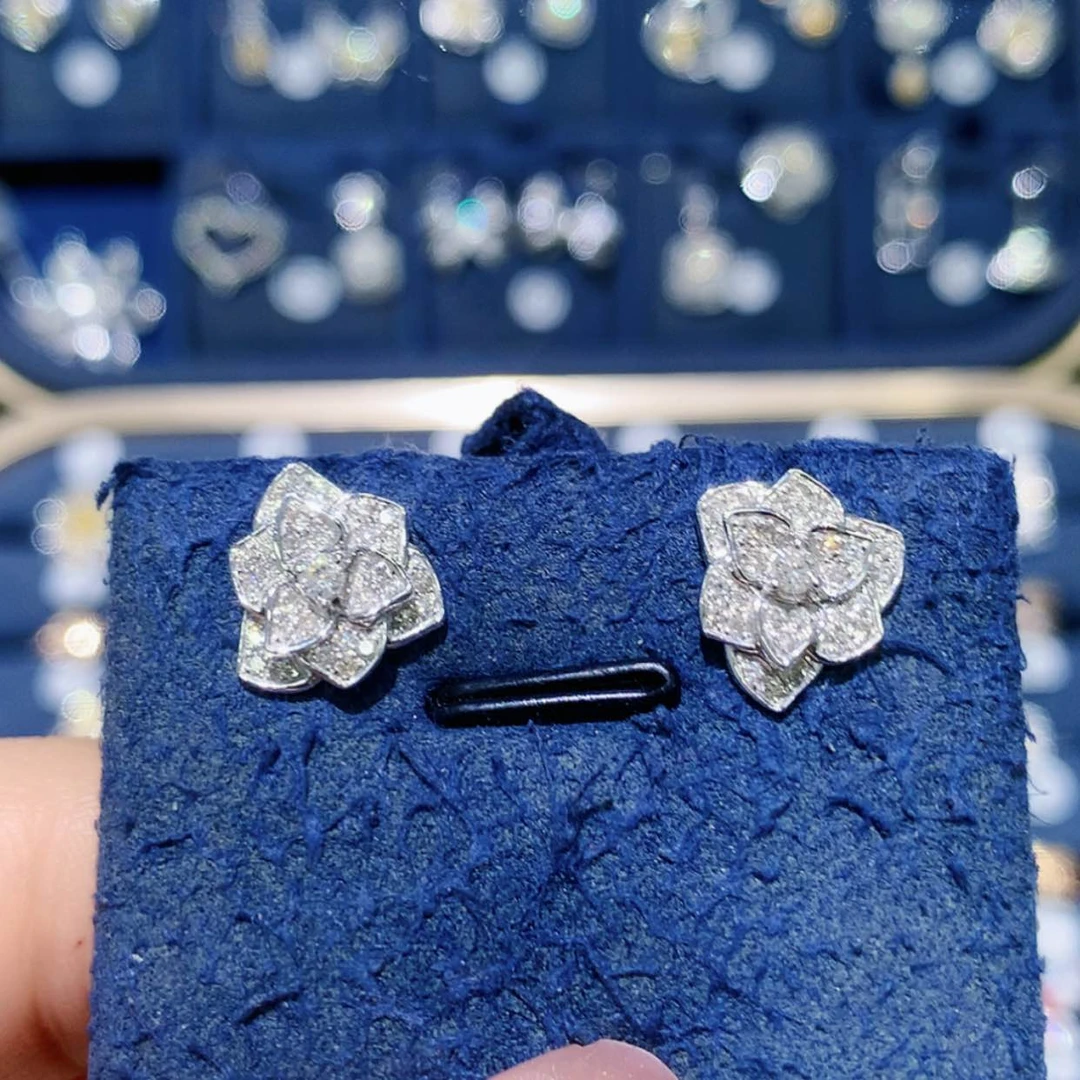 【闪购商品】钻石耳饰18K金镶嵌耳钉
