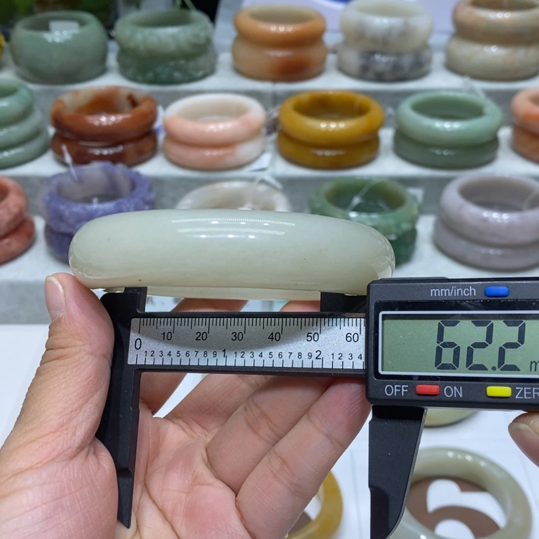 石英岩玉未镶嵌手镯