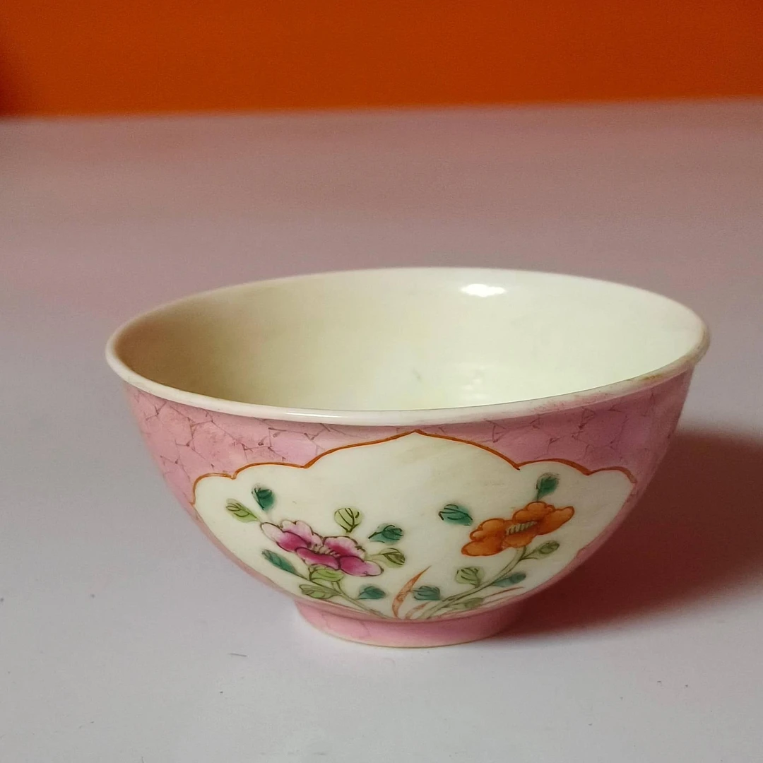 3606清晚期 淡红地开窗花卉纹品茗杯