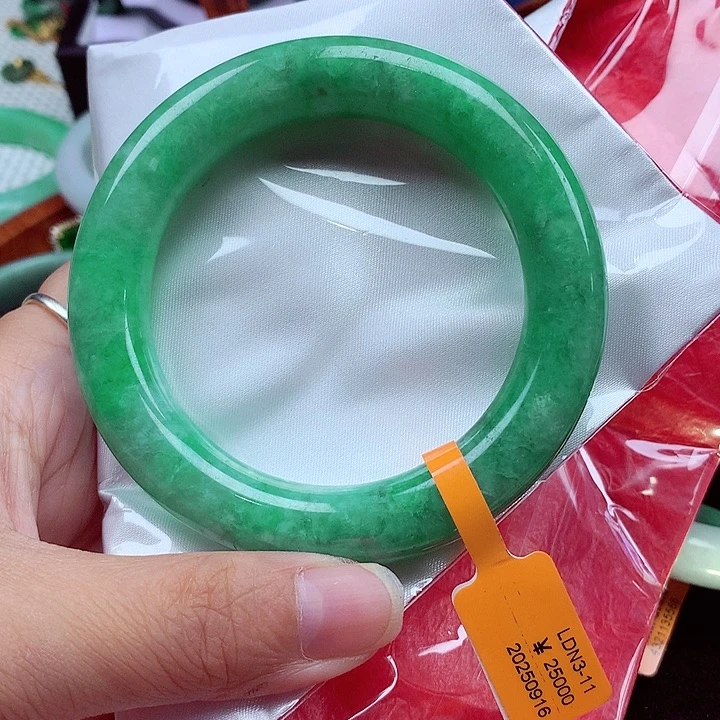 未镶嵌手镯翡翠翡翠