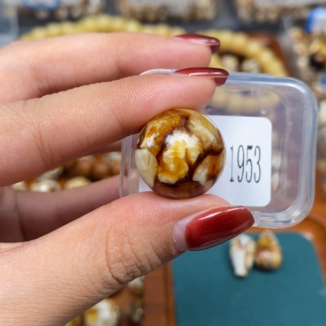 猴头核桃把件沁色圆珠老型1953