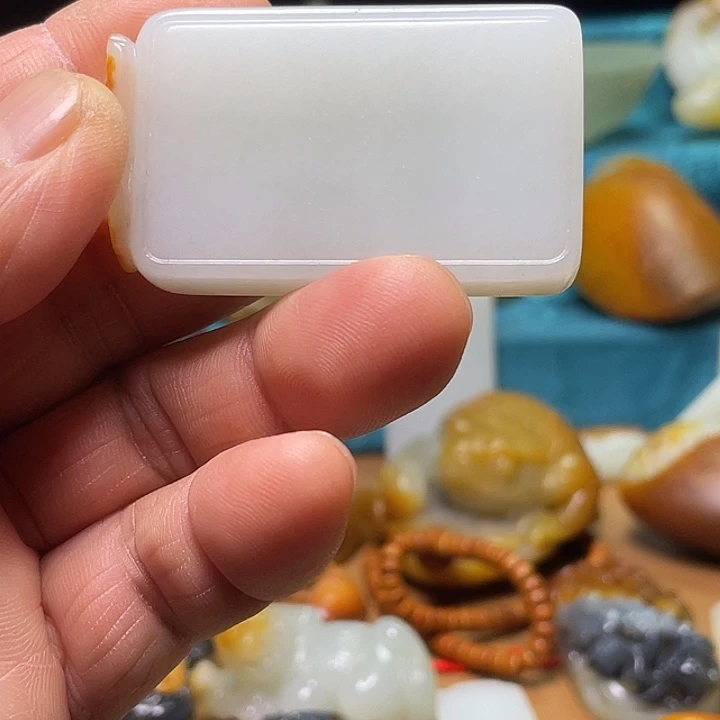 凌***子和田玉未镶嵌颈饰