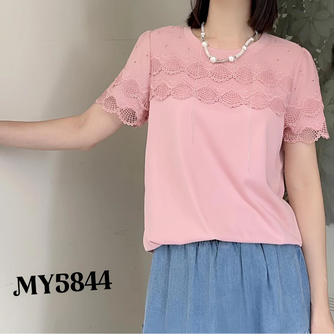 休闲甜美风蕾丝圆领宽松设计感抗皱T恤镂空气质短袖