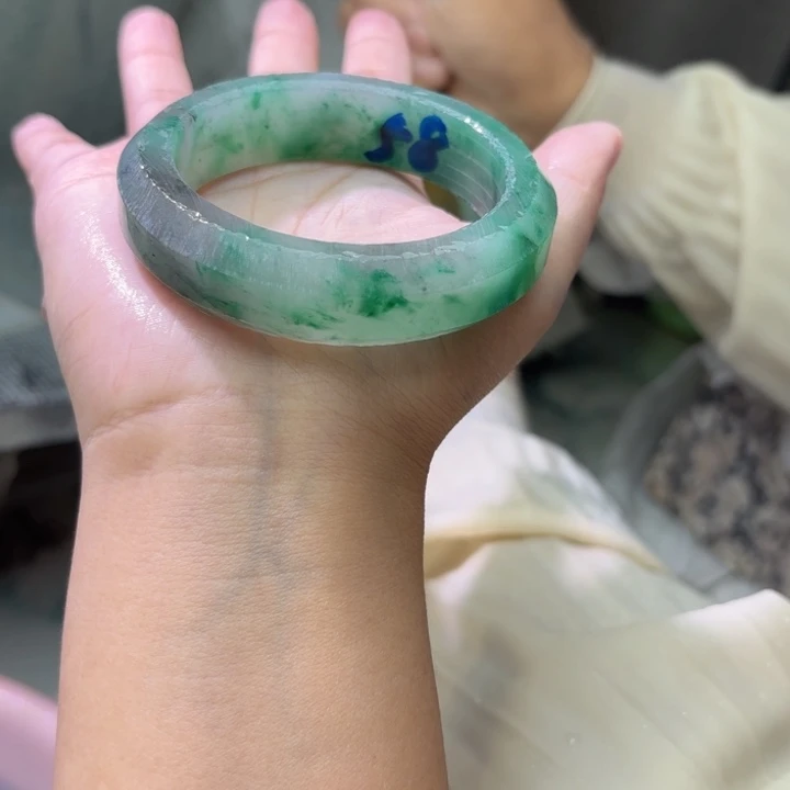 紫***薇石英质玉（非洲翠）未镶嵌手镯定制