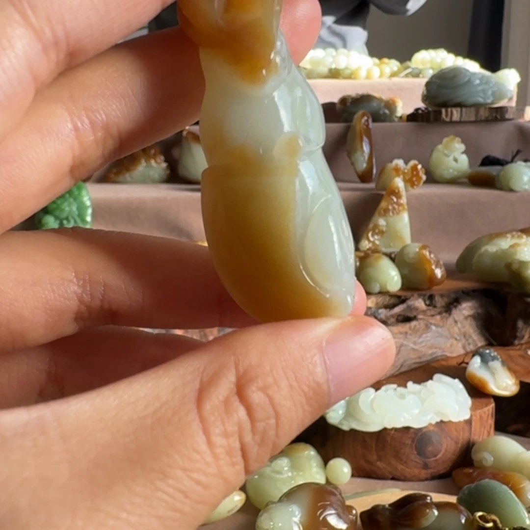 颈饰未镶嵌和田玉（糖玉）