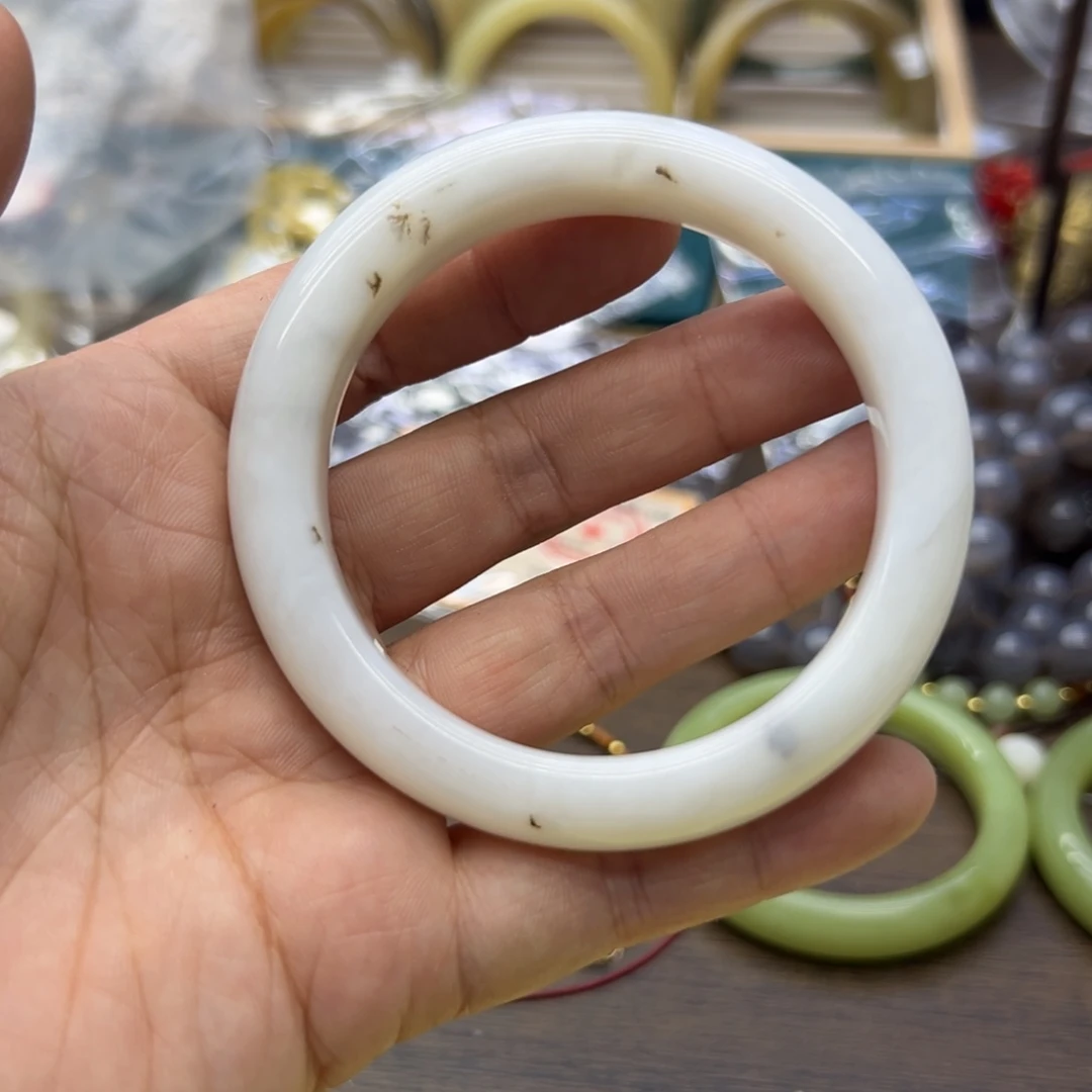 和田玉未镶嵌手镯58.9圈围669瑕