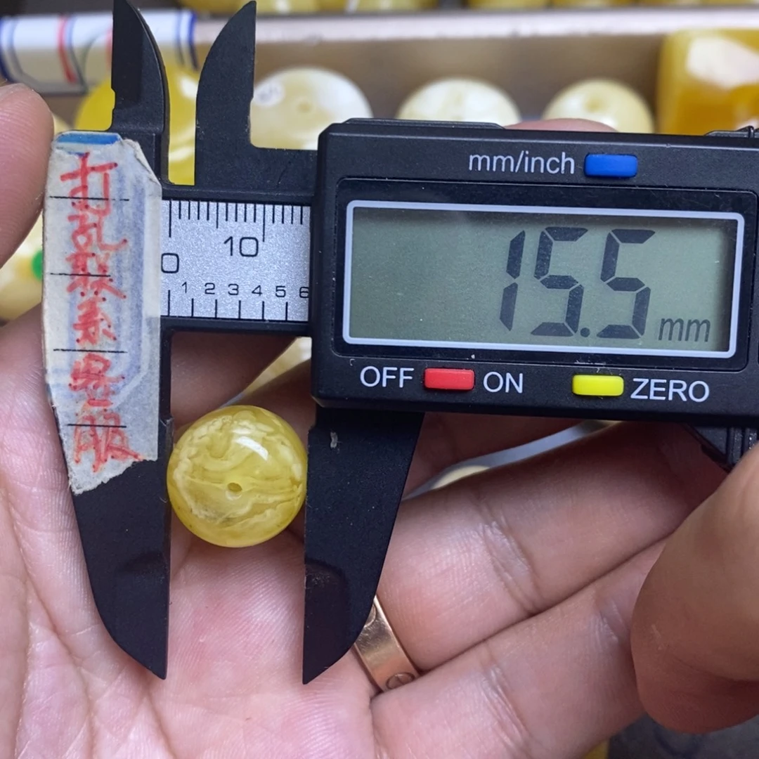 蜜蜡未镶嵌裸石15.5x12.9瑕疵墩子