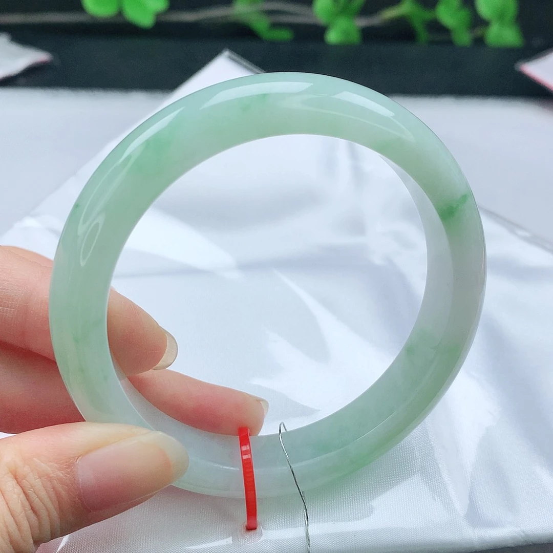 刘***子翡翠手镯未镶嵌60圈