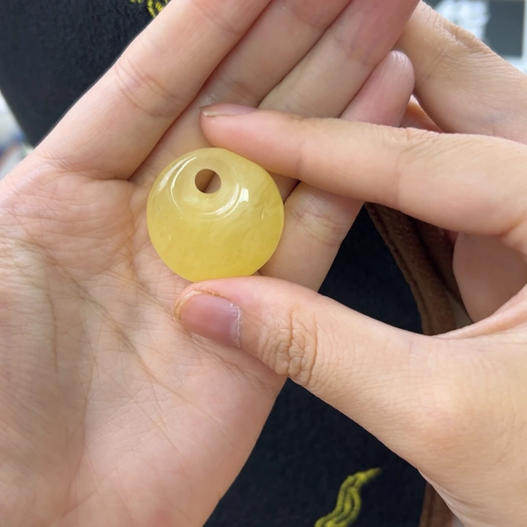 未镶嵌琥珀珠宝奇石