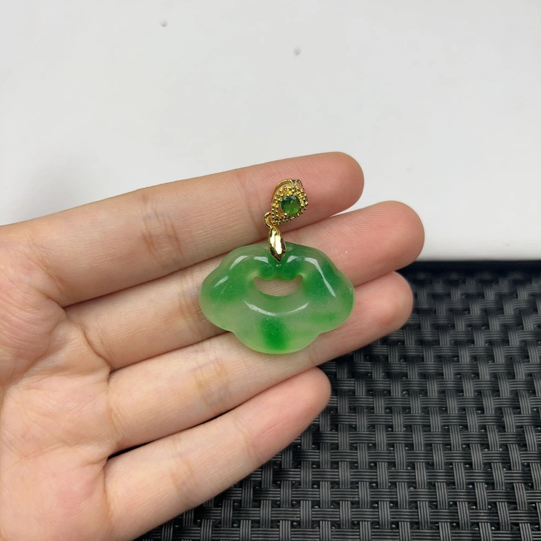Z144绿飘花长命锁精美百搭气质吊坠
