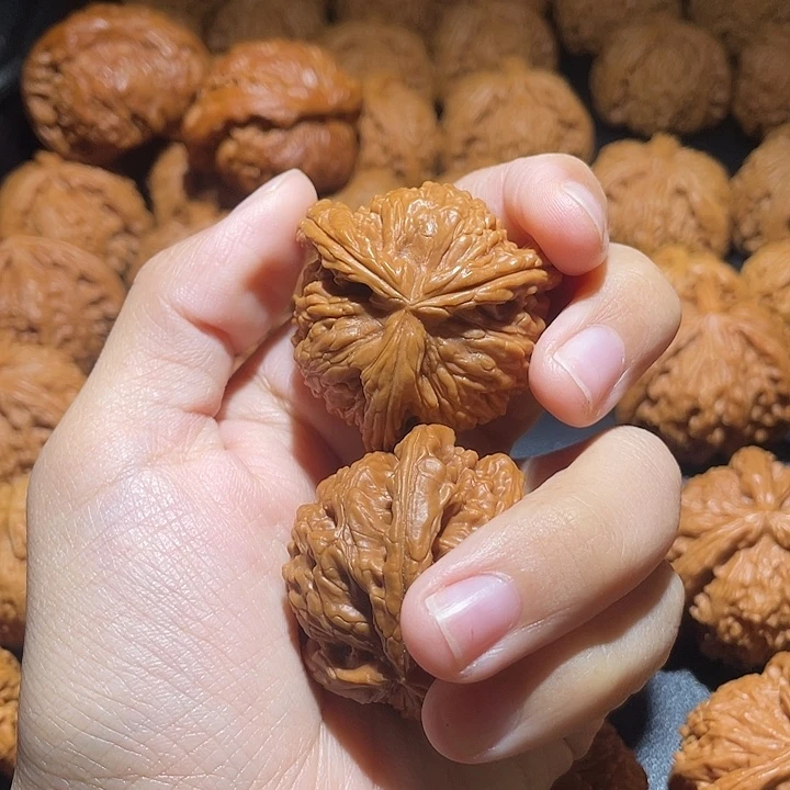 ～***&文玩核桃吊坠小妹三棱