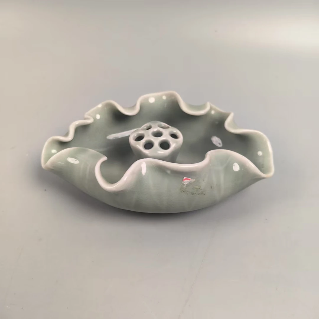A0575清光绪龙泉釉荷叶香插