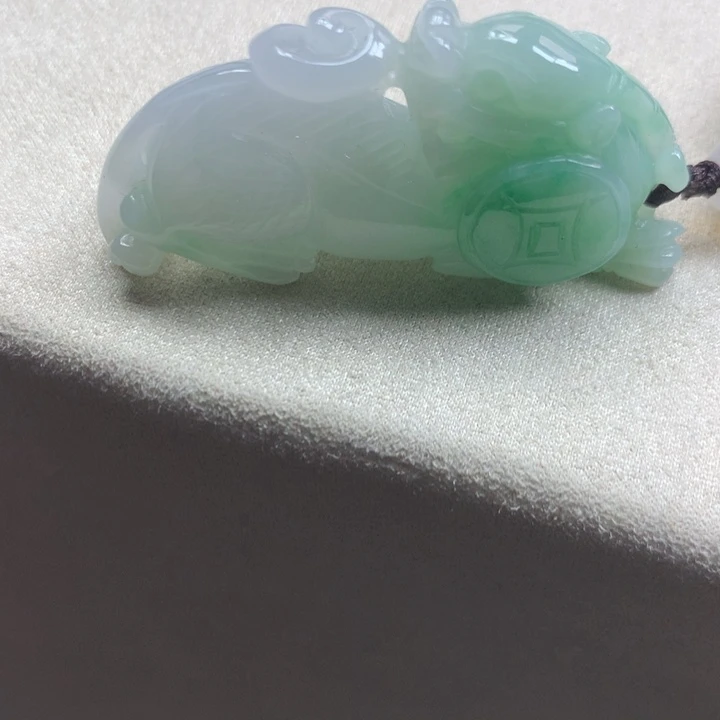 翡翠未镶嵌颈饰吊坠