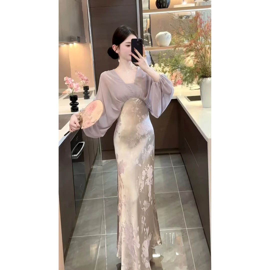 周粥女神2025新款提花缎面高腰斜裁连衣裙