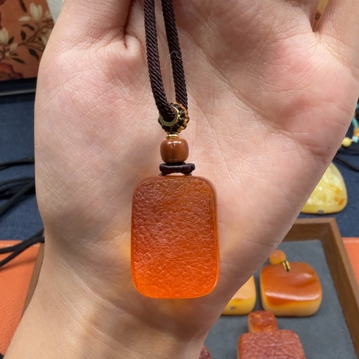 蜜蜡未镶嵌吊坠(赠链)