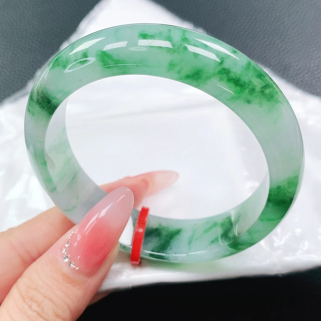 翡翠手镯未镶嵌53圈