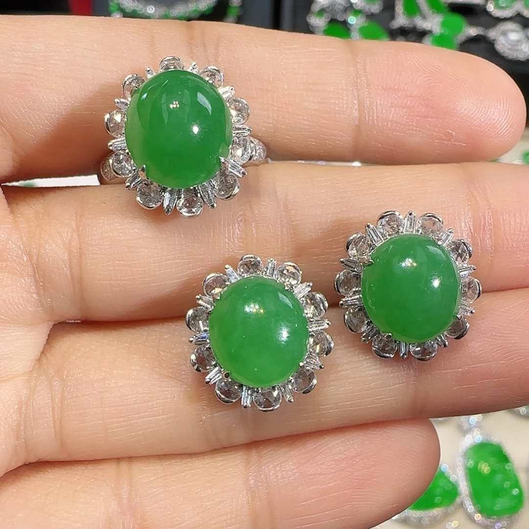 翡翠吊坠(不含链)18K金镶嵌