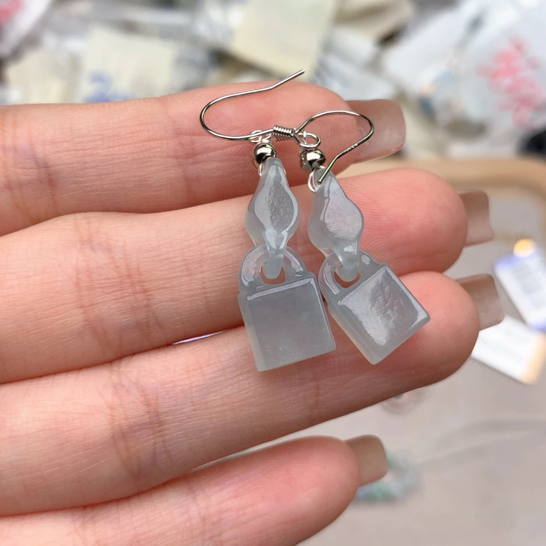 18K金镶嵌挂件翡翠