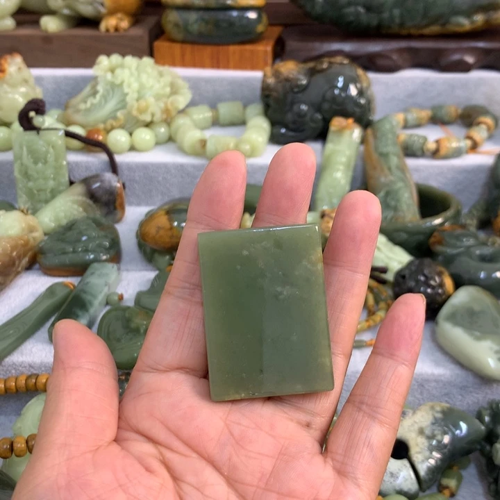 ****_未镶嵌岫岩河磨玉（透闪石质玉）把件