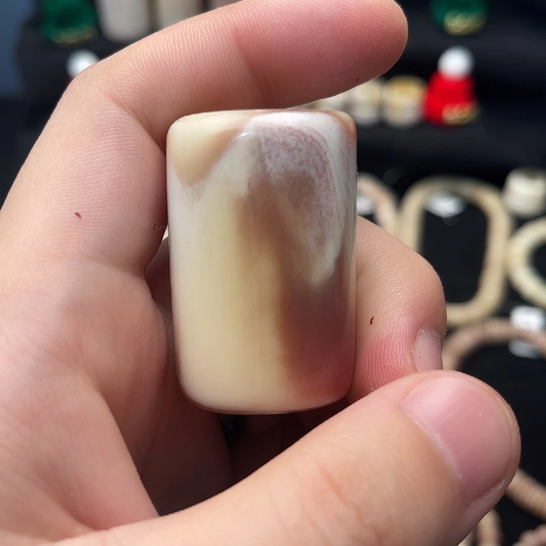 精品驼骨老料手把件