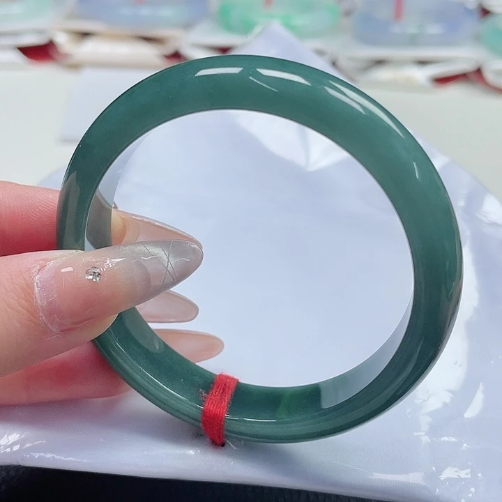 翡翠手镯未镶嵌缅甸