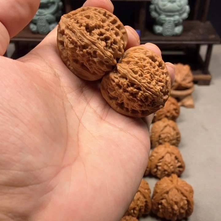 文玩核桃把件白狮子