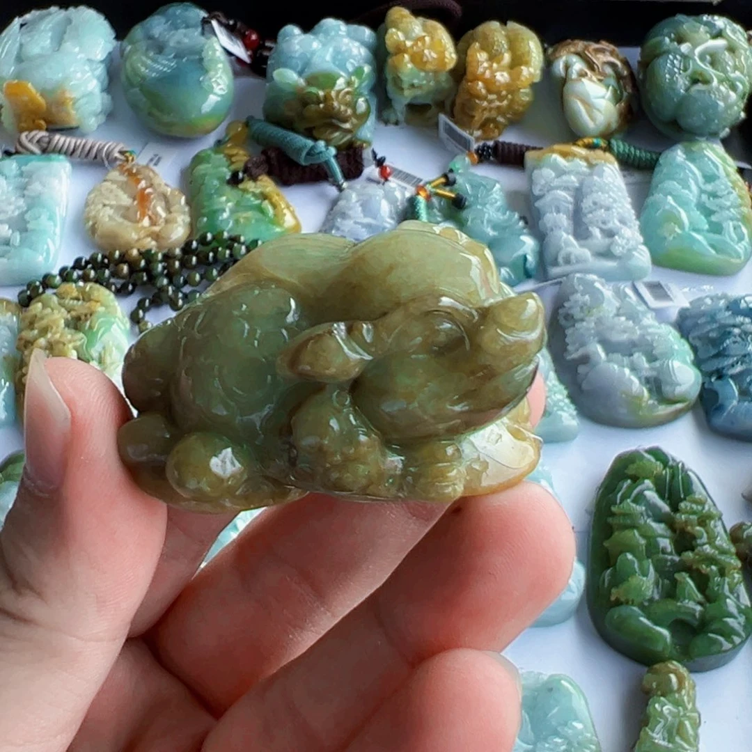 翡翠未镶嵌颈饰挂件