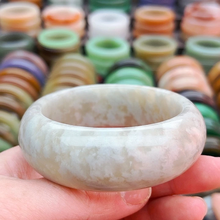 未镶嵌手镯（圆镯）石英质玉