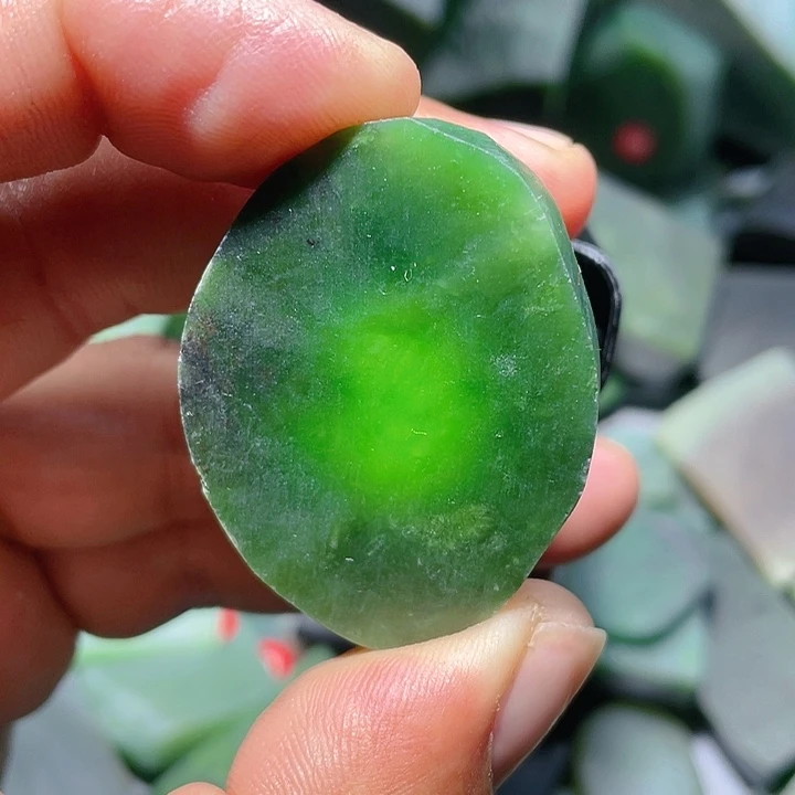 和田玉（碧玉）未镶嵌珠宝奇石