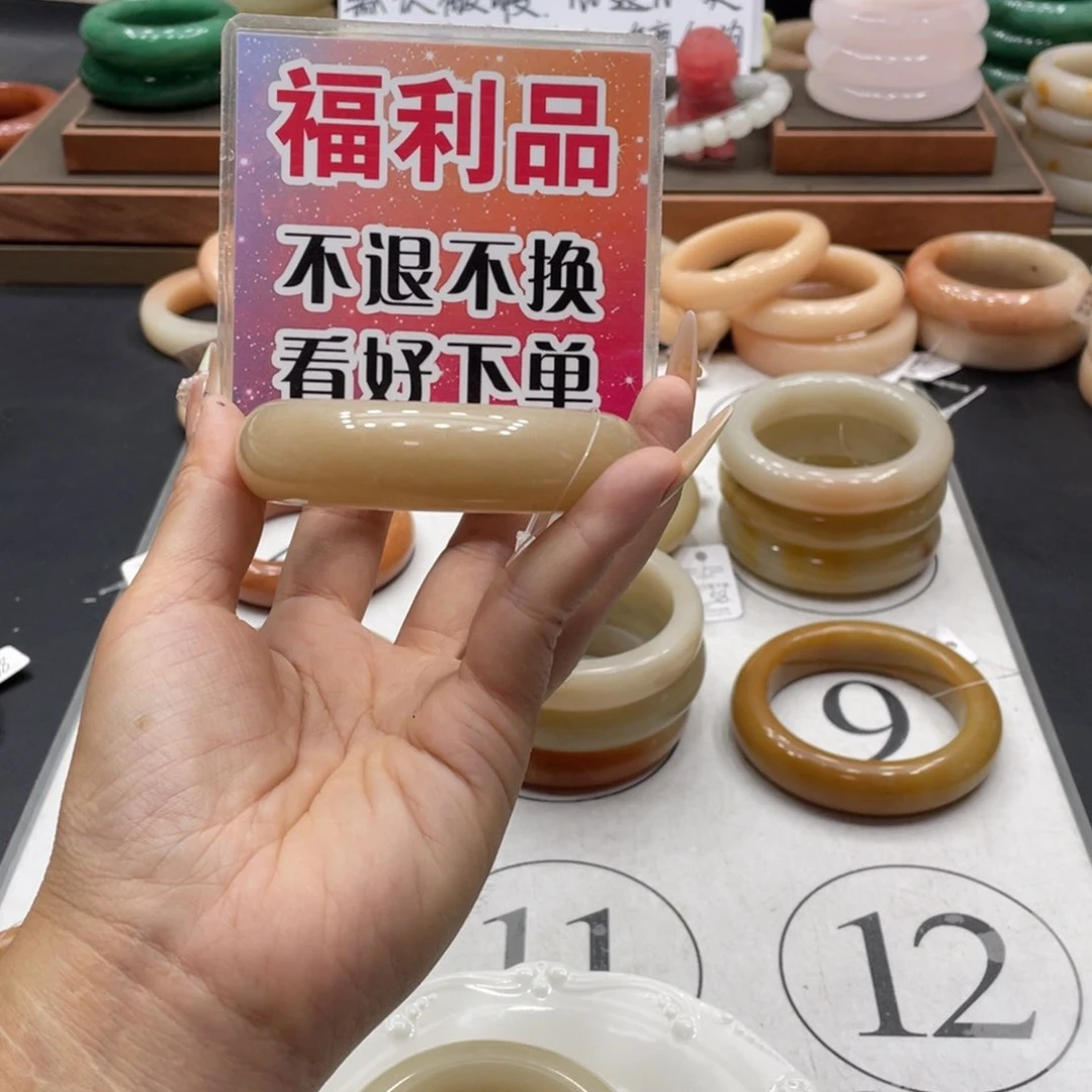 温***馨石英质玉手镯未镶嵌