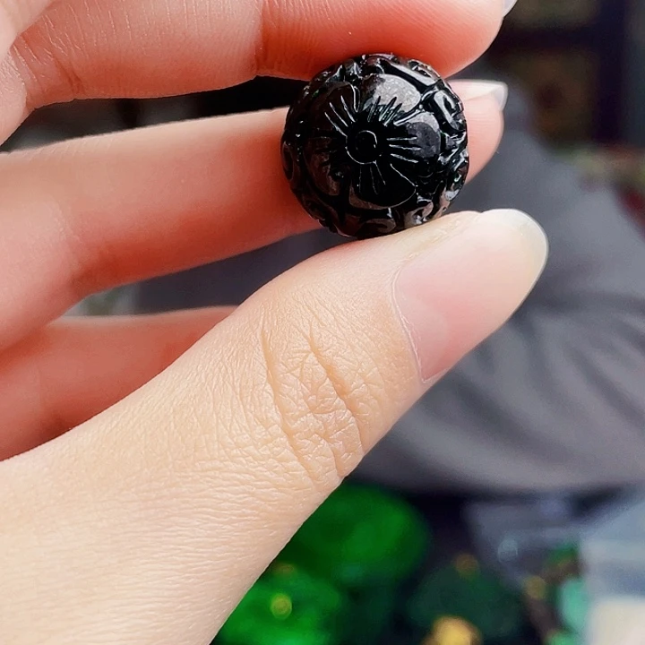 翡翠未镶嵌颈饰多样性